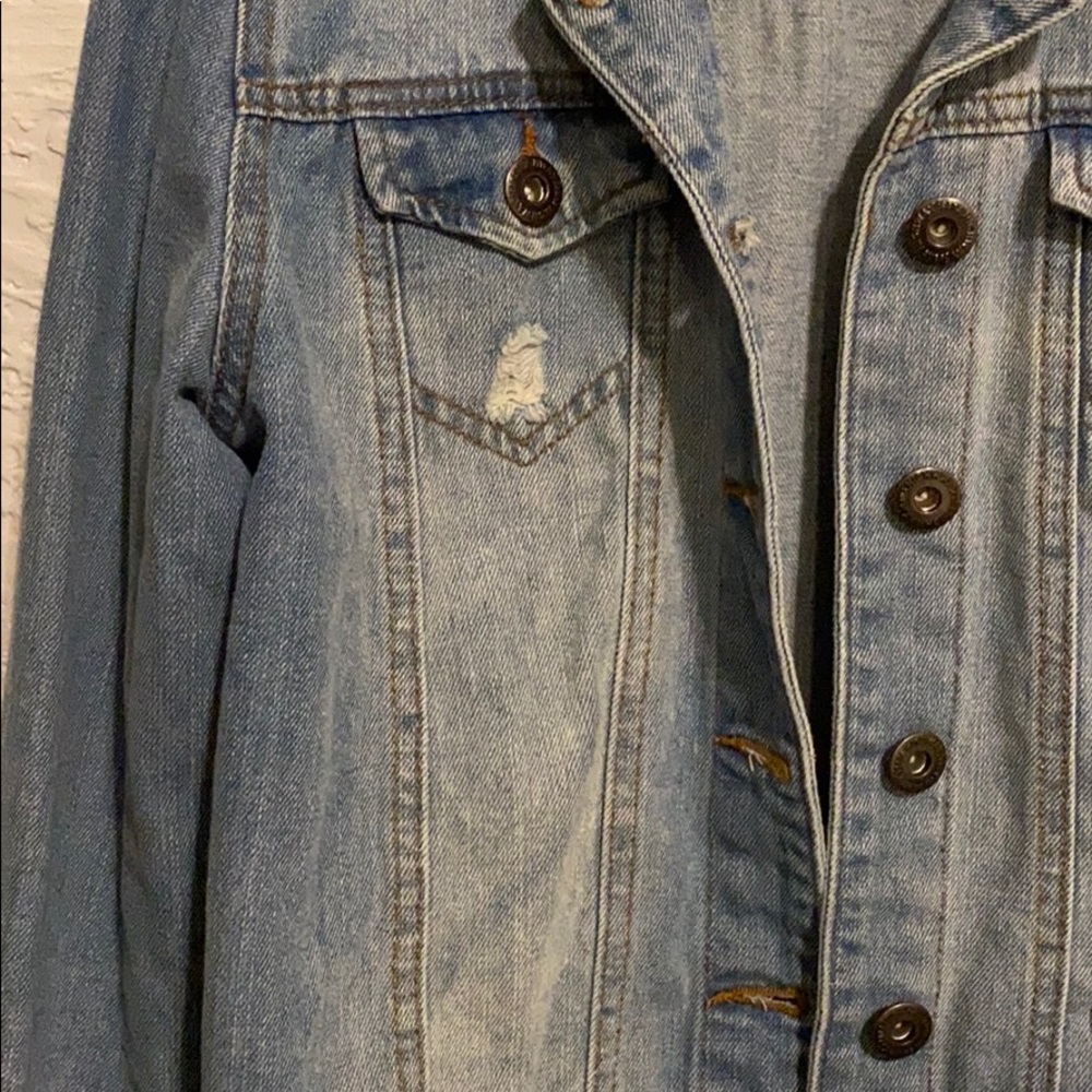 Distressed jean jacket - Picture 5 of 6